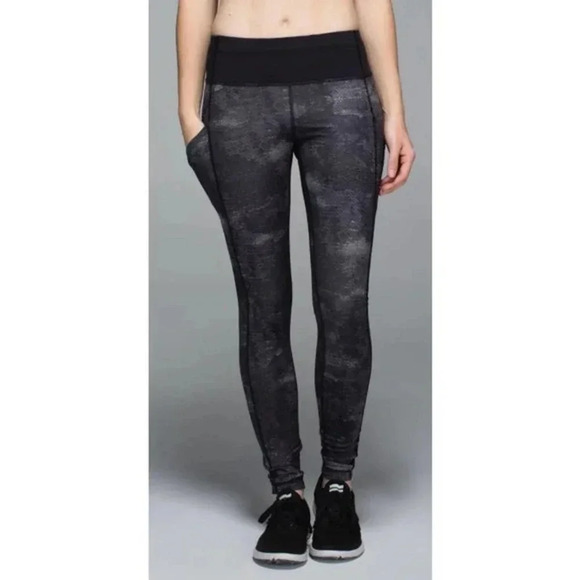 Lululemon Sequin Snake Slate Black Speed Tight II Full-On Luxtreme Leggings Sz 2 - Picture 1 of 7